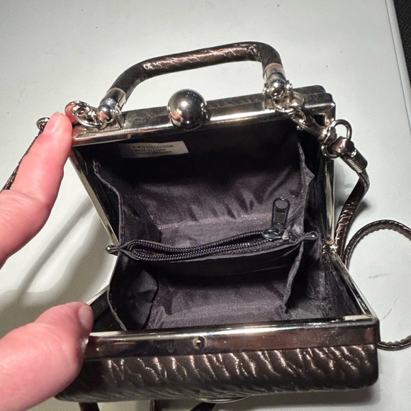 KMQ Collection Super Small Brown Clasp Closure Purse with handle - Picture 4 of 4